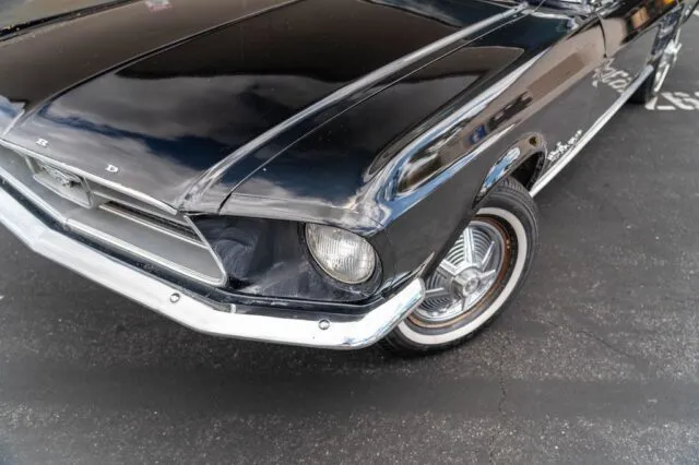 Ford Mustang Classic Coupe Black Front Fender Headlight Detail