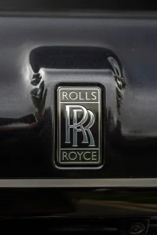 Rolls Royce Cullinan Black Badge Graphite Yellow Accent PPF RR Trunk Badge Detail