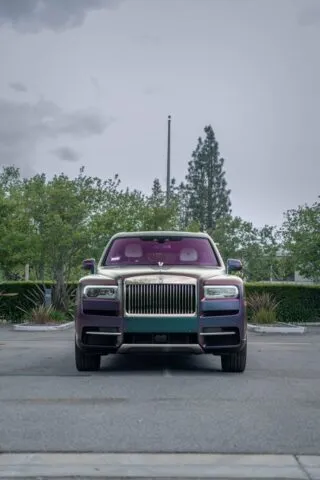 Rolls Royce Cullinan Color Shift Chameleon Vinyl Wrap Front Head On Street